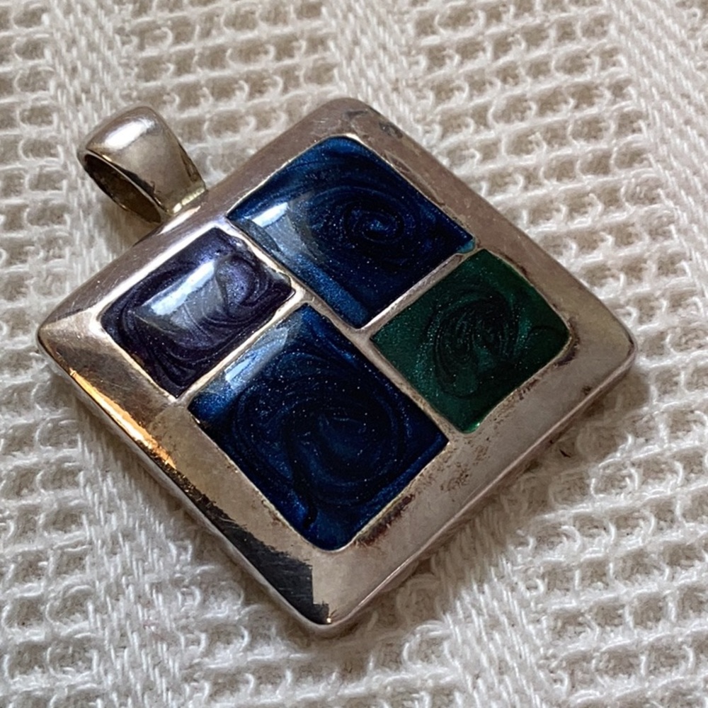 Slide Pendant - Picture 2 of 5